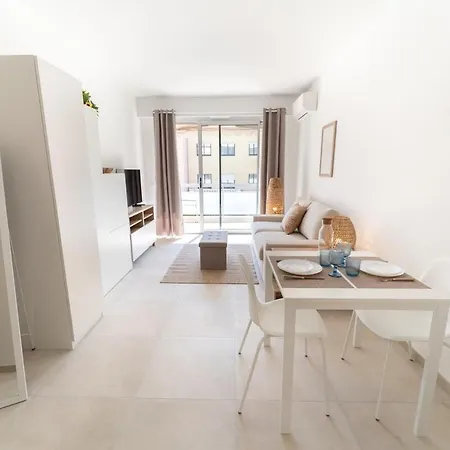 Cosy Et Lumineux, Piscine, Proche Gare Appartement *